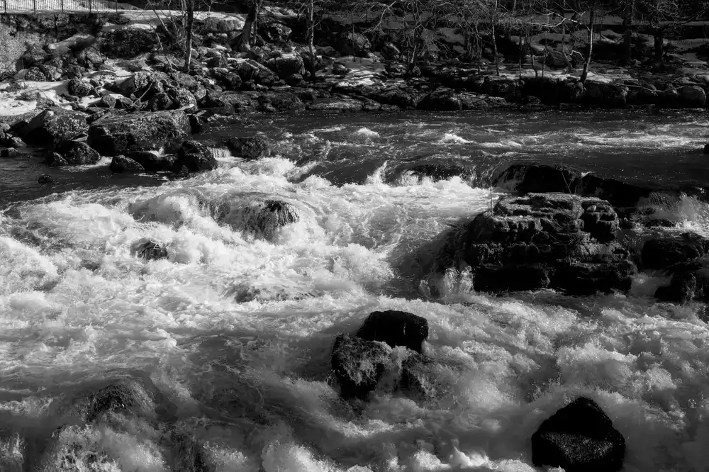 Fast-flowing virtual glacial river with rocky banks